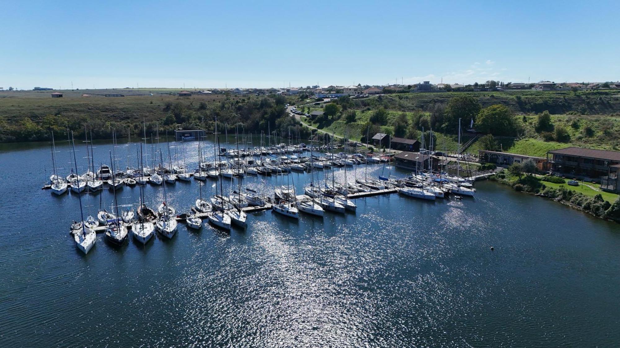 Lifeharbour Limanu Hotel Exterior photo